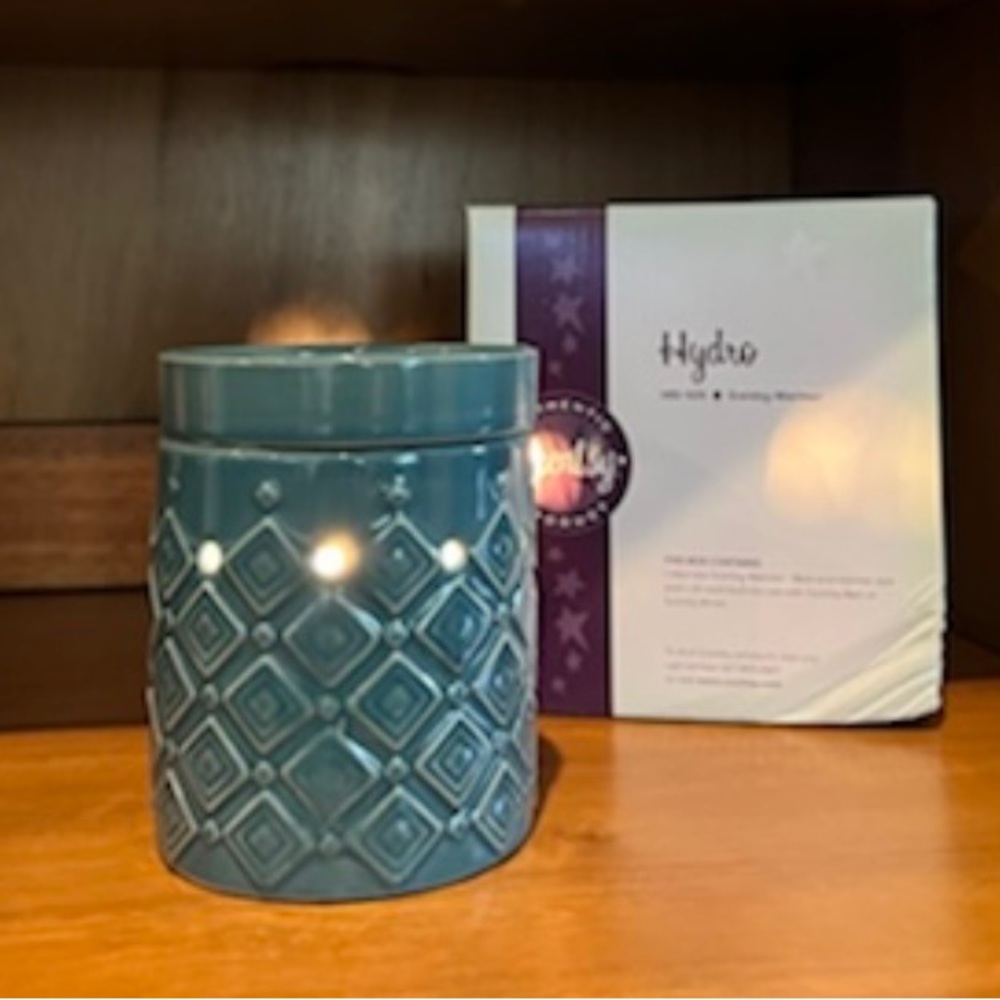 Scentsy Hydro Mid-Size Retired Warmer New in Box